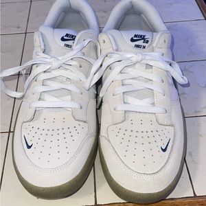 Mens Nike SB Force 58 White, Navy, & Gum Shoes